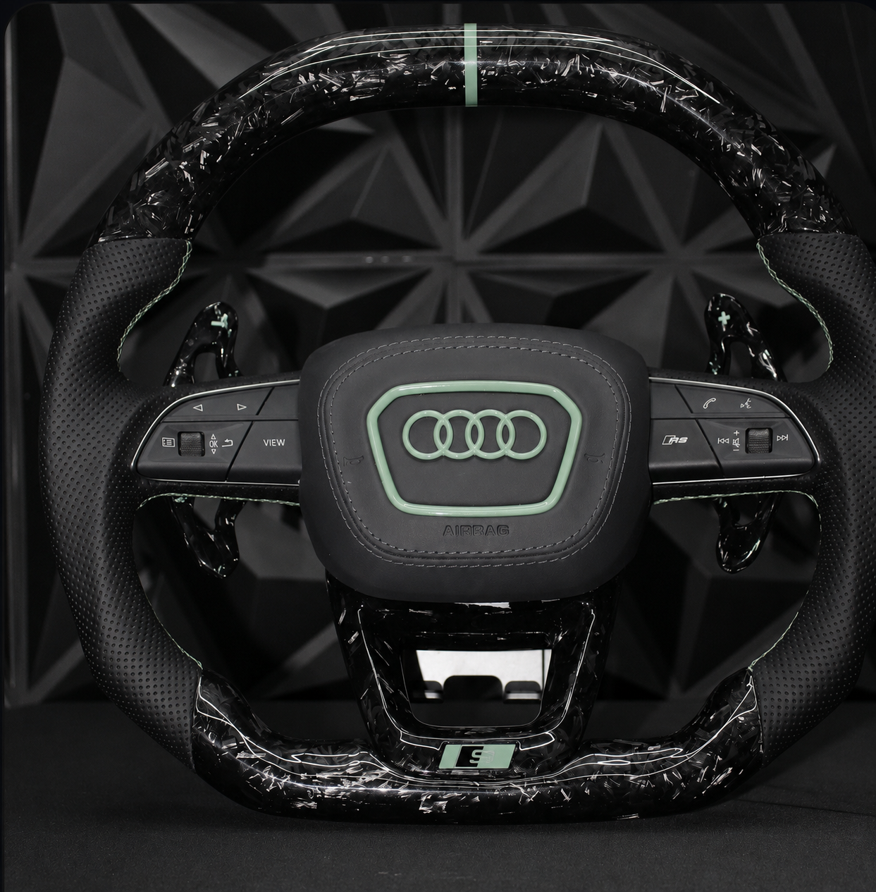 Volante Achatado AUDI-Carbono Forjado(verde),empuñadura cuero microperforado