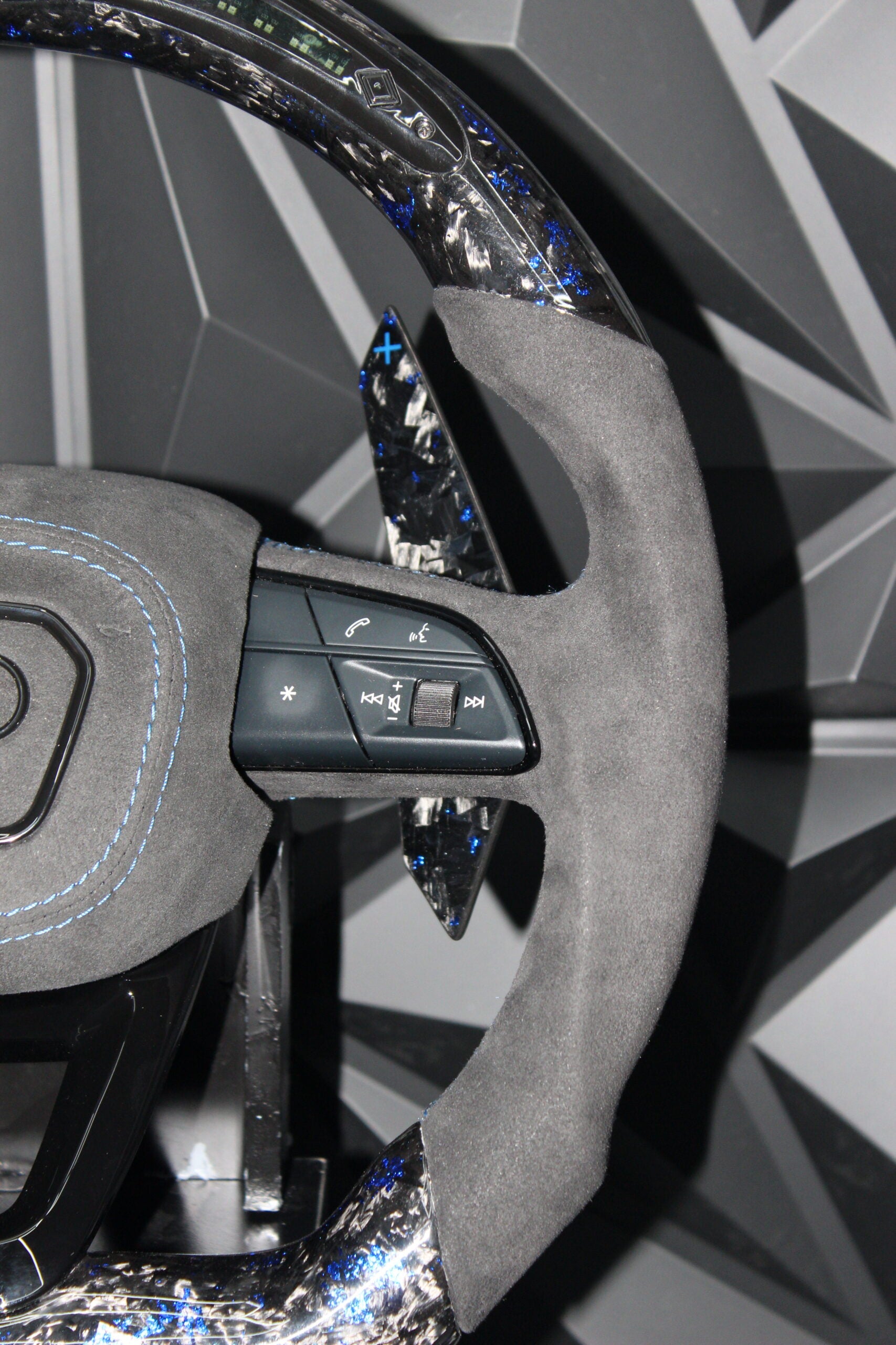 Volante AUDI - Carbono Forjado/Alcantara/Pantalla LED Racing -BLUE