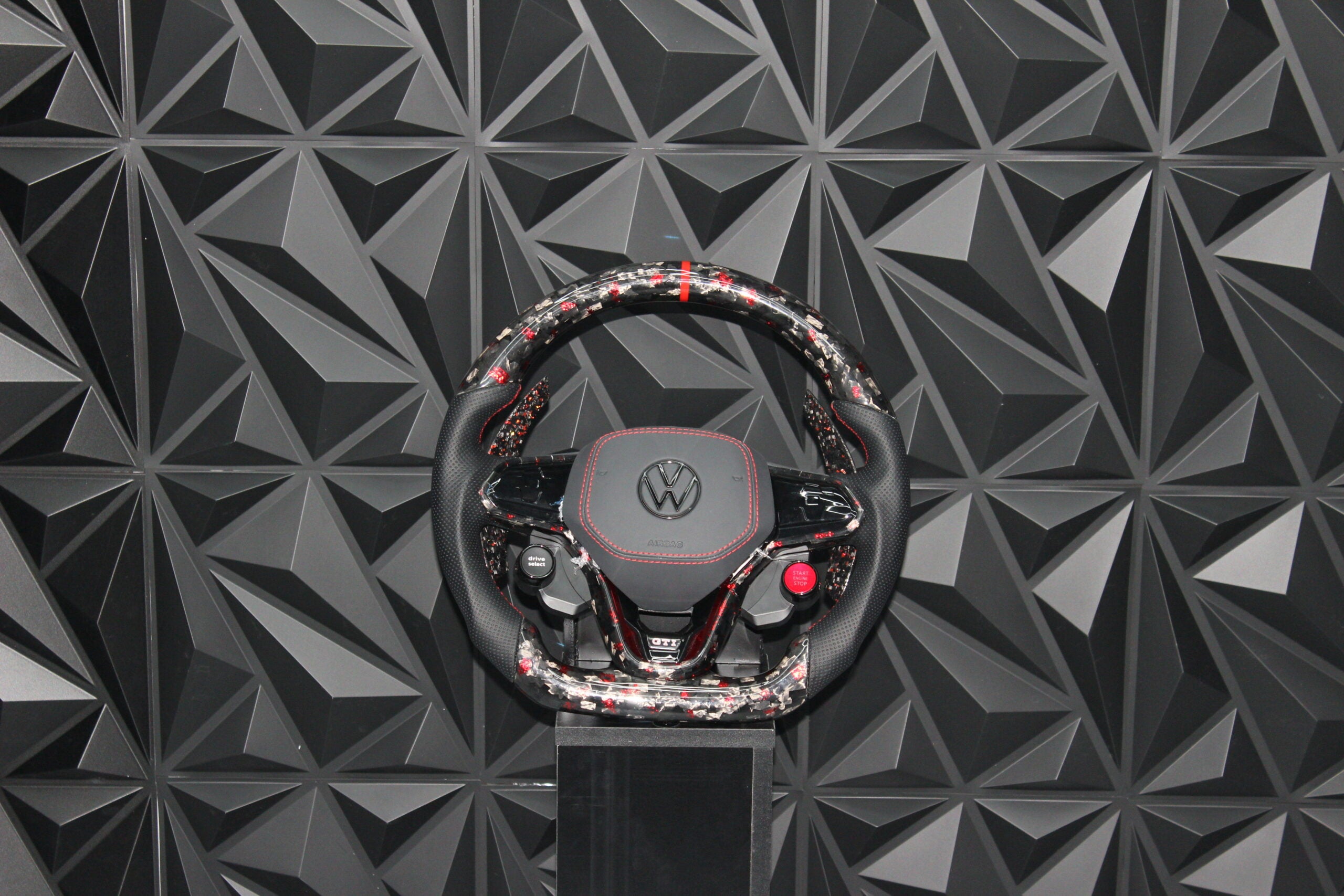 Volante GOLF - Carbono Forjado/Cuero Perforado - RED