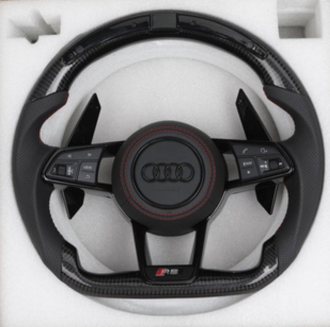 Volante AM-CUSTOM AUDI - Fibra de Carbono ,Cuero microperforado ,Pantalla LED de Revoluciones
